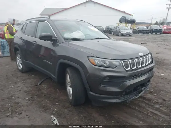 3C4NJCBBXNT100569 2022 JEEP COMPASS - Image 1