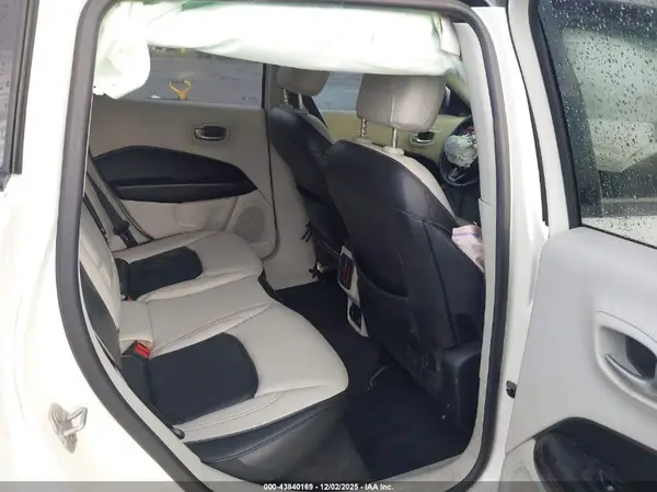 3C4NJCCB0JT248092 2018 JEEP COMPASS - Image 8