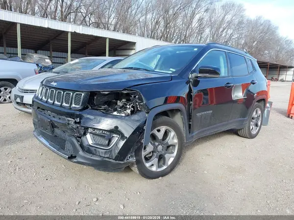 3C4NJCCB0JT300420 2018 JEEP COMPASS - Image 2
