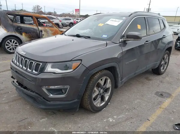 3C4NJCCB0JT368085 2018 JEEP COMPASS - Image 2