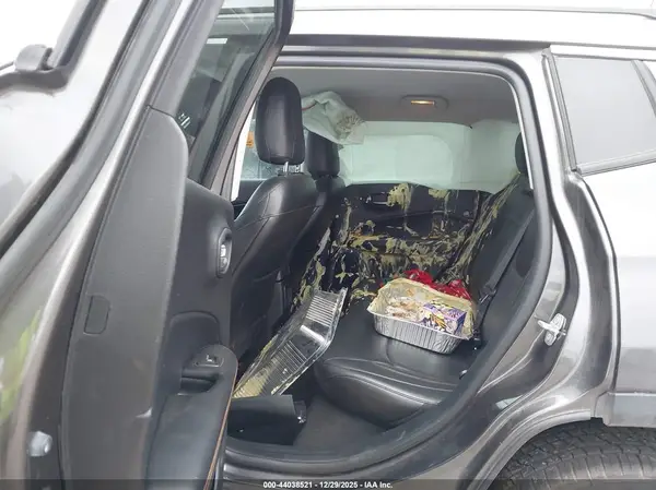 3C4NJCCB0JT368085 2018 JEEP COMPASS - Image 8