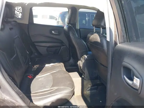 3C4NJCCB0JT368202 2018 JEEP COMPASS - Image 8