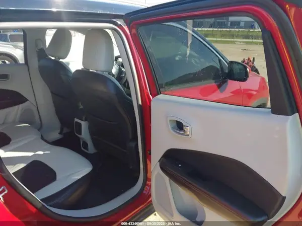 3C4NJCCB0JT375411 2018 JEEP COMPASS - Image 8