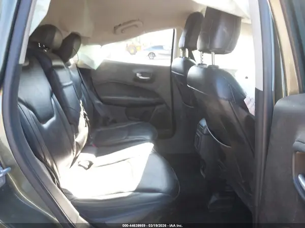 3C4NJCCB0JT406902 2018 JEEP COMPASS - Image 8