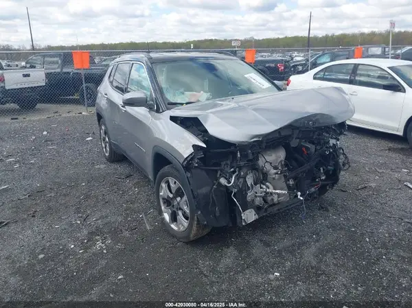 3C4NJCCB0KT725802 2019 JEEP COMPASS - Image 1