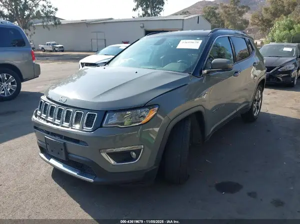 3C4NJCCB0LT211515 2020 JEEP COMPASS - Image 2