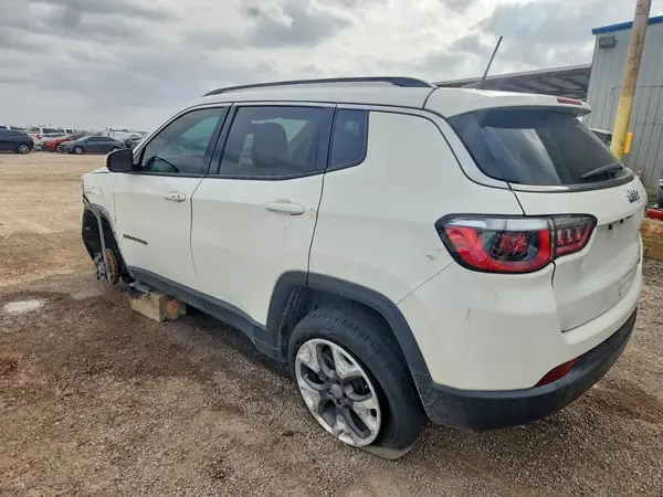 3C4NJCCB0LT218626 2020 JEEP COMPASS - Image 2