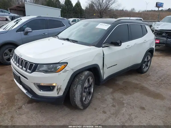 3C4NJCCB1JT494228 2018 JEEP COMPASS - Image 2
