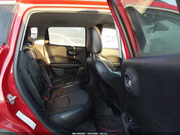 3C4NJCCB1KT663018 2019 JEEP COMPASS - Image 8