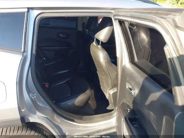 3C4NJCCB1LT187581 2020 JEEP COMPASS - Image 8