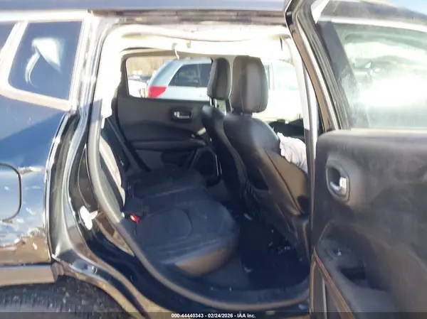 3C4NJCCB2JT122042 2018 JEEP COMPASS - Image 8
