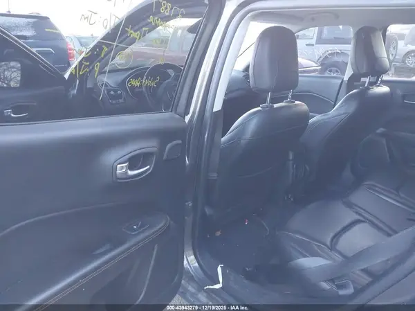 3C4NJCCB2JT193323 2018 JEEP COMPASS - Image 8