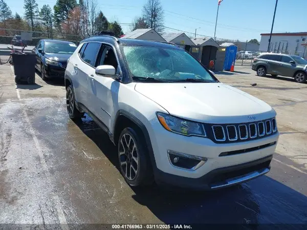 3C4NJCCB2JT205096 2018 JEEP COMPASS - Image 1