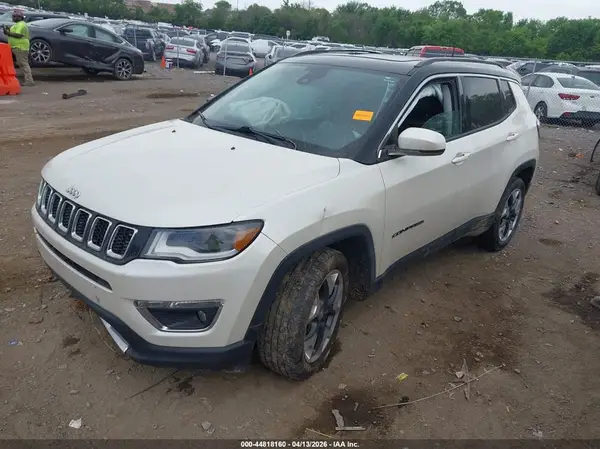 3C4NJCCB2JT240365 2018 JEEP COMPASS - Image 2
