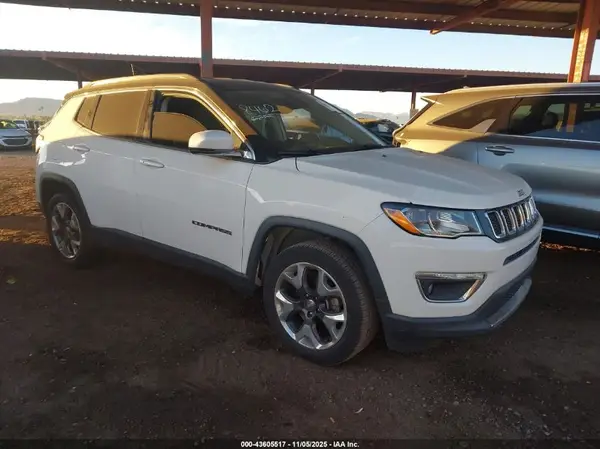3C4NJCCB2JT257098 2018 JEEP COMPASS - Image 1