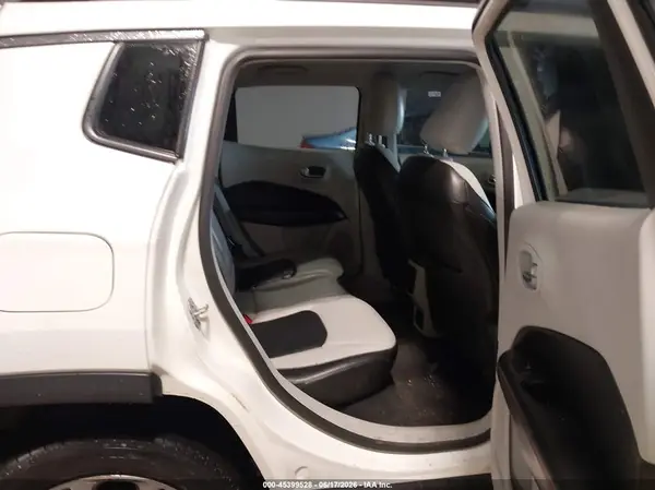 3C4NJCCB2JT358223 2018 JEEP COMPASS - Image 8