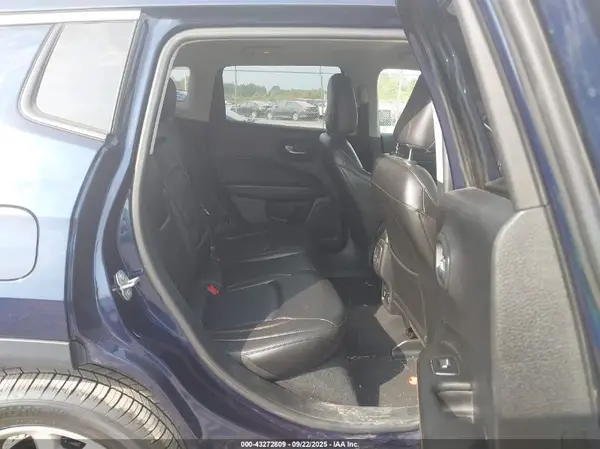 3C4NJCCB2JT358495 2018 JEEP COMPASS - Image 8