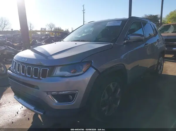 3C4NJCCB2JT406383 2018 JEEP COMPASS - Image 2