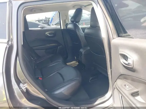 3C4NJCCB2KT660077 2019 JEEP COMPASS - Image 8