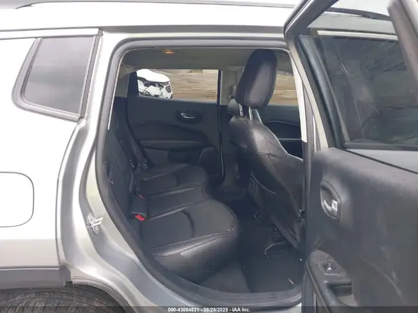 3C4NJCCB2MT528276 2021 JEEP COMPASS - Image 8