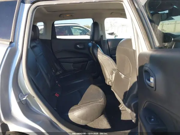 3C4NJCCB3KT614340 2019 JEEP COMPASS - Image 8