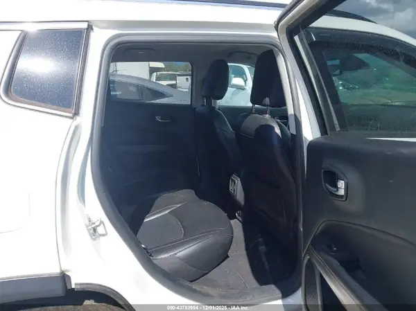 3C4NJCCB3LT128693 2020 JEEP COMPASS - Image 8