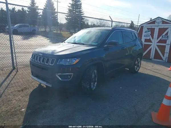 3C4NJCCB4JT205049 2018 JEEP COMPASS - Image 2