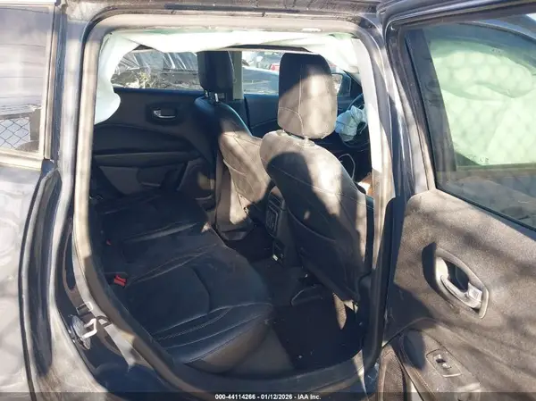 3C4NJCCB4JT205049 2018 JEEP COMPASS - Image 8