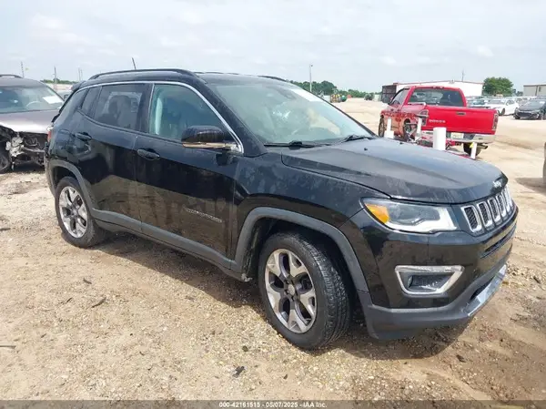 3C4NJCCB4JT329208 2018 JEEP COMPASS - Image 1