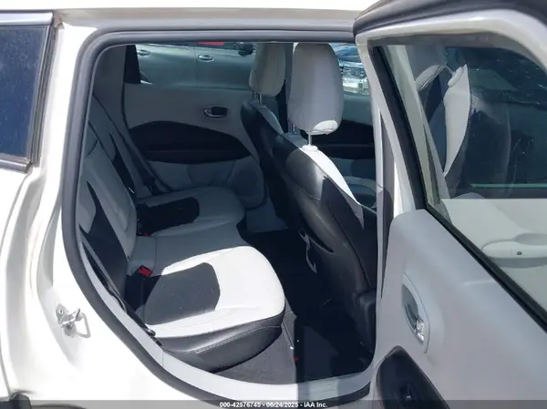 3C4NJCCB4JT358773 2018 JEEP COMPASS - Image 8
