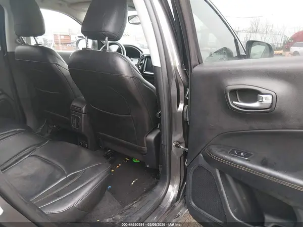 3C4NJCCB4JT358868 2018 JEEP COMPASS - Image 8