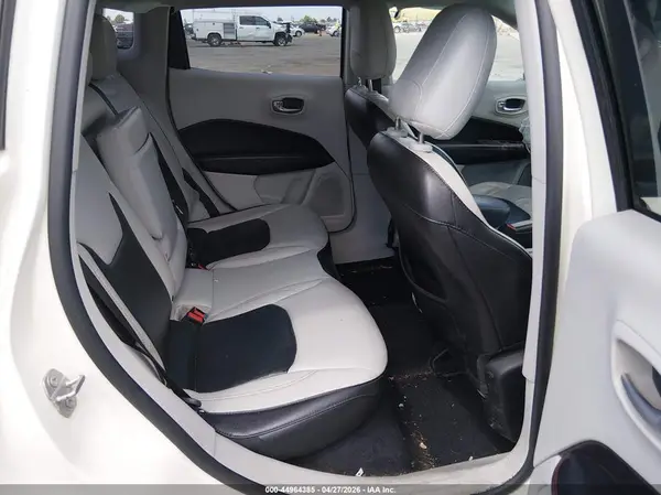 3C4NJCCB4JT405767 2018 JEEP COMPASS - Image 8