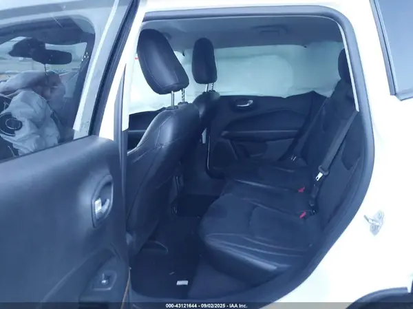 3C4NJCCB4JT406997 2018 JEEP COMPASS - Image 8