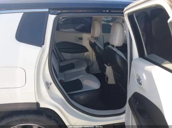 3C4NJCCB4KT652773 2019 JEEP COMPASS - Image 8