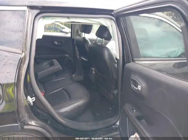 3C4NJCCB4KT675681 2019 JEEP COMPASS - Image 8