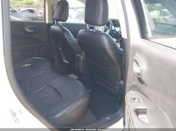 3C4NJCCB4KT743865 2019 JEEP COMPASS - Image 8