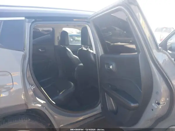 3C4NJCCB4LT155613 2020 JEEP COMPASS - Image 8