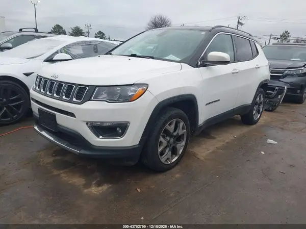 3C4NJCCB5JT155889 2018 JEEP COMPASS - Image 2