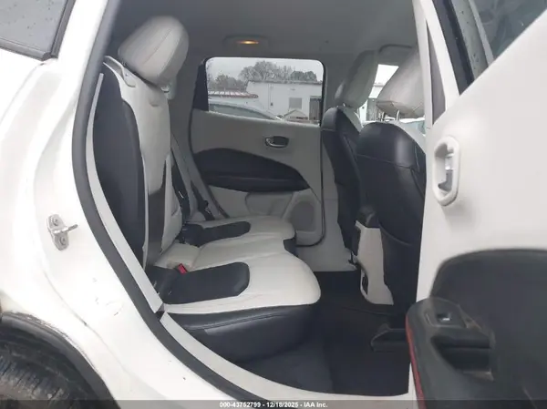 3C4NJCCB5JT155889 2018 JEEP COMPASS - Image 8