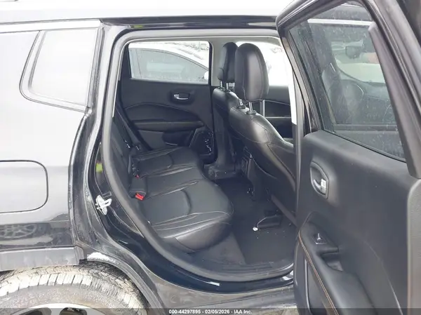 3C4NJCCB5JT208333 2018 JEEP COMPASS - Image 8