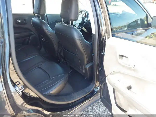 3C4NJCCB5JT211572 2018 JEEP COMPASS - Image 8