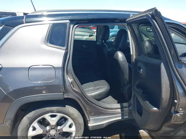 3C4NJCCB5JT300624 2018 JEEP COMPASS - Image 8