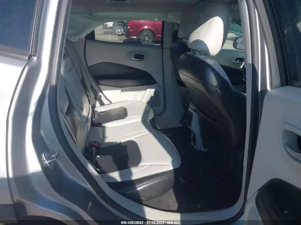 3C4NJCCB5JT358779 2018 JEEP COMPASS - Image 8