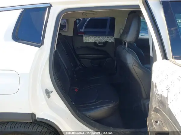 3C4NJCCB5JT362198 2018 JEEP COMPASS - Image 8