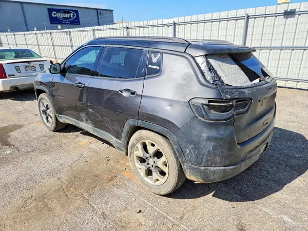 3C4NJCCB5JT405907 2018 JEEP COMPASS - Image 2