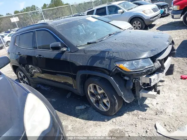 3C4NJCCB5KT667265 2019 JEEP COMPASS - Image 1