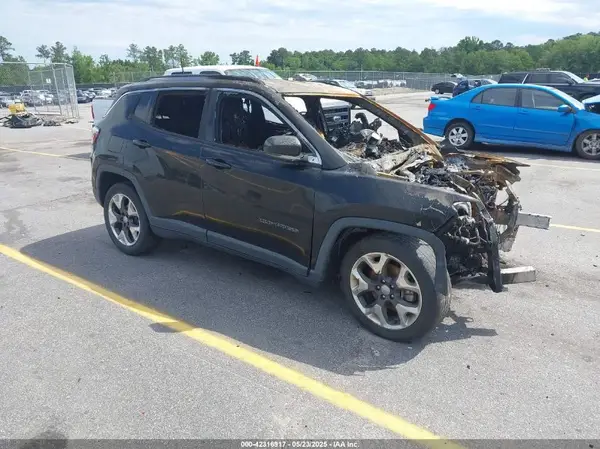 3C4NJCCB5KT667282 2019 JEEP COMPASS - Image 1