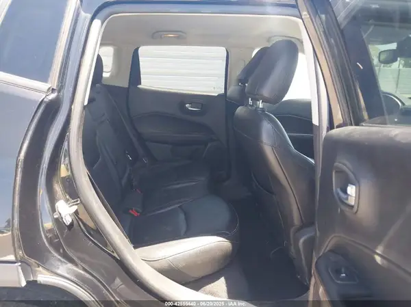 3C4NJCCB5KT675592 2019 JEEP COMPASS - Image 8