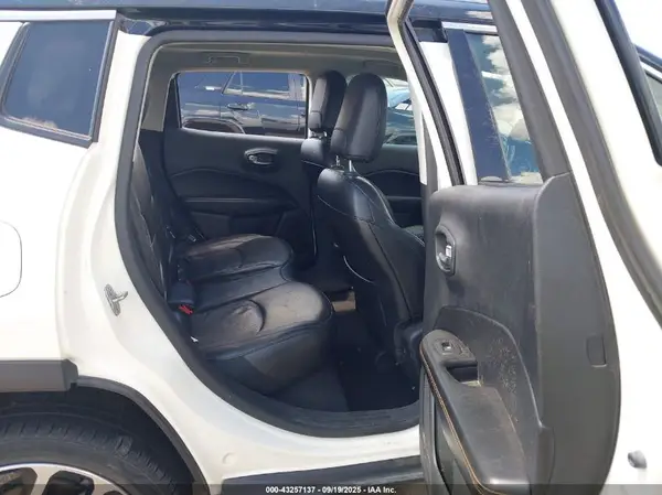 3C4NJCCB5KT743986 2019 JEEP COMPASS - Image 8