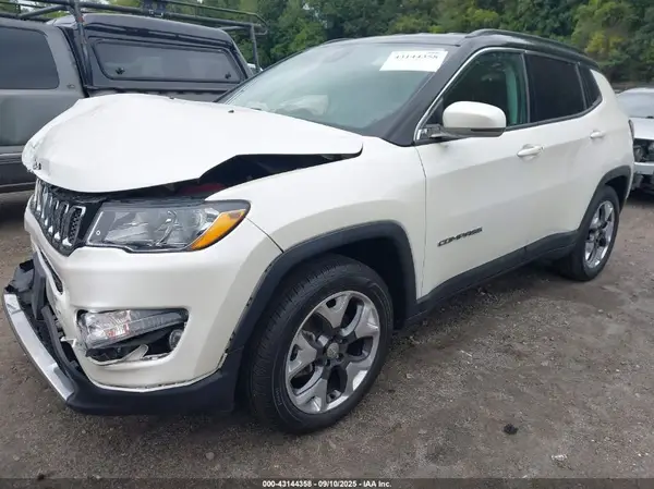 3C4NJCCB5LT139985 2020 JEEP COMPASS - Image 2